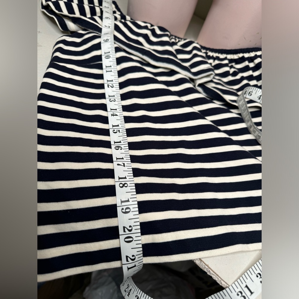 💙 J. Crew Stripped Top 🤍 - Picture 4 of 7